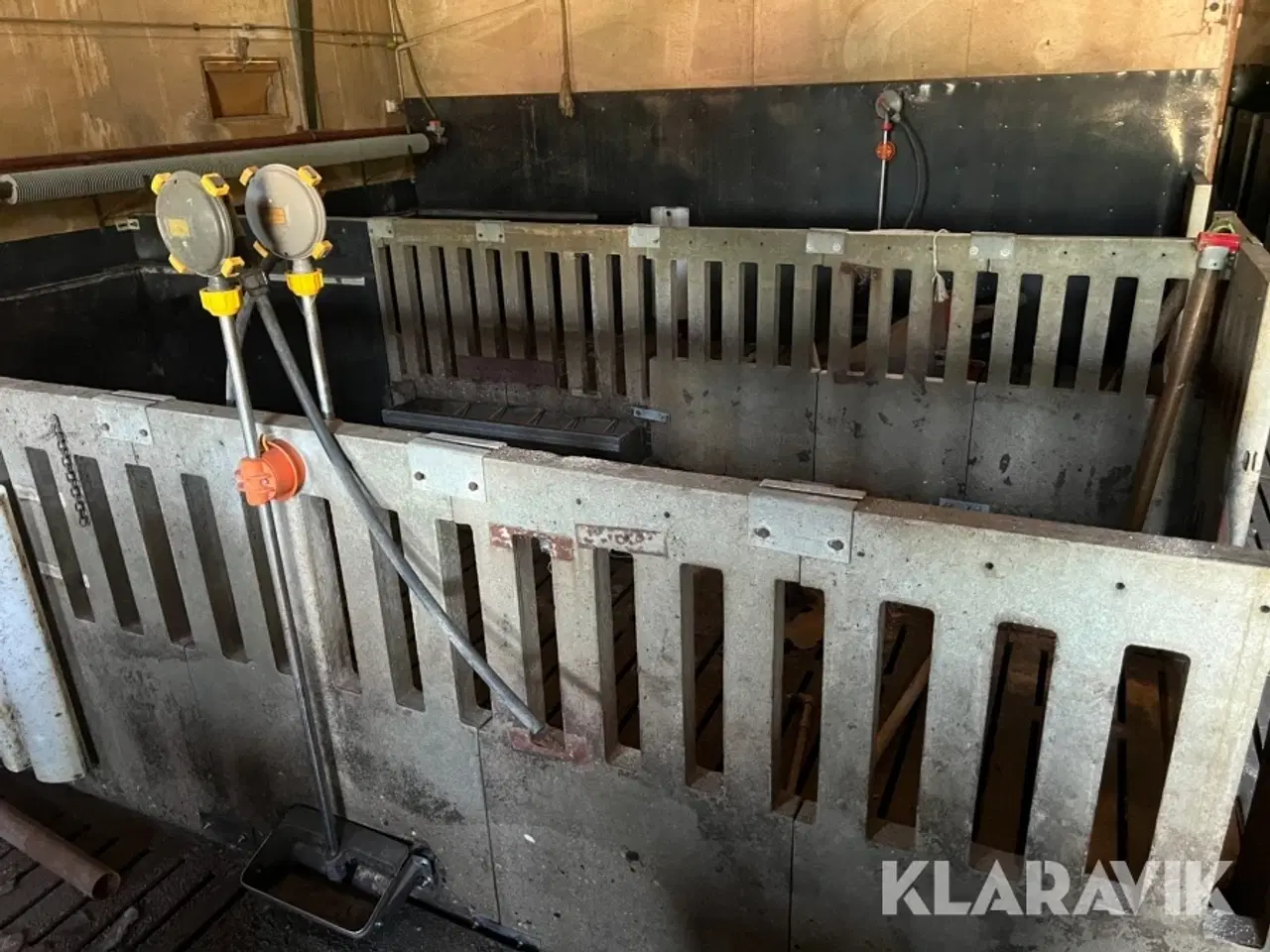 Billede 9 - Grisestier med beton inventar og foderautomater 8 styk