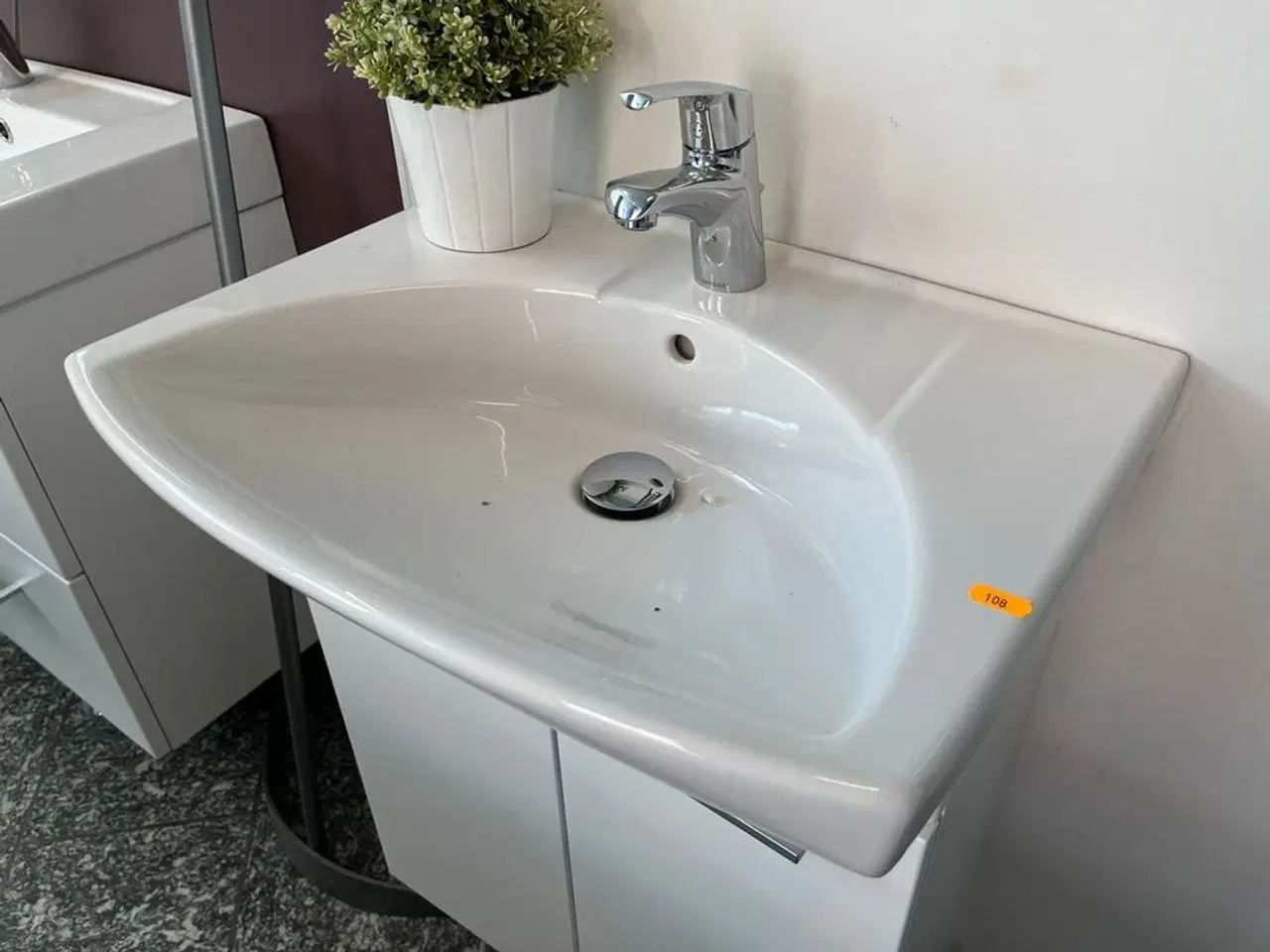 Billede 2 - Vask med skab, udstillingsmodel