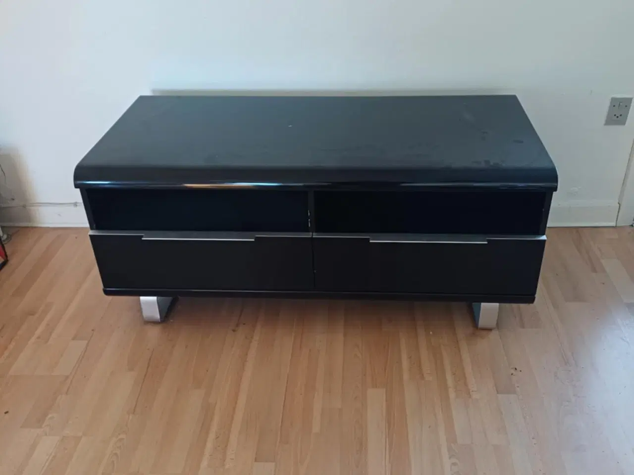 Billede 1 - Tv bord bortgives