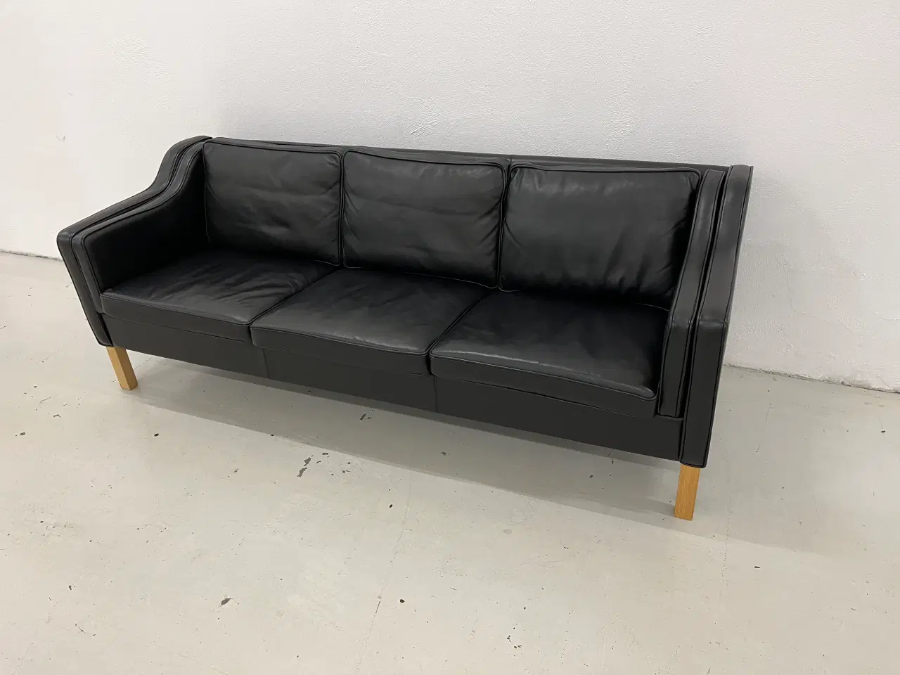 Billede 3 - Mogens Hansen MH195 3 Pers.Sofa i sort læder.