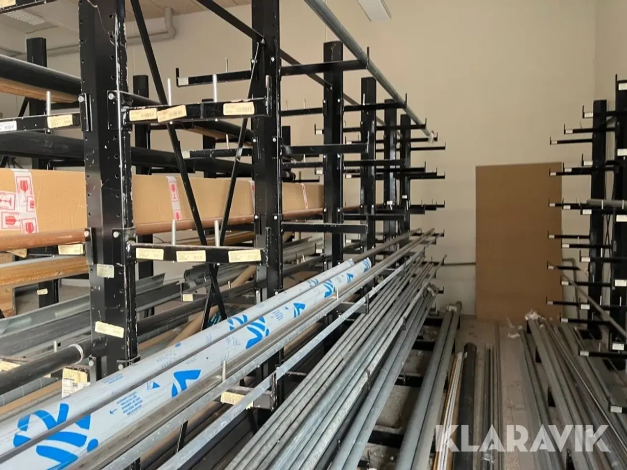 Billede 4 - Grenreol en række