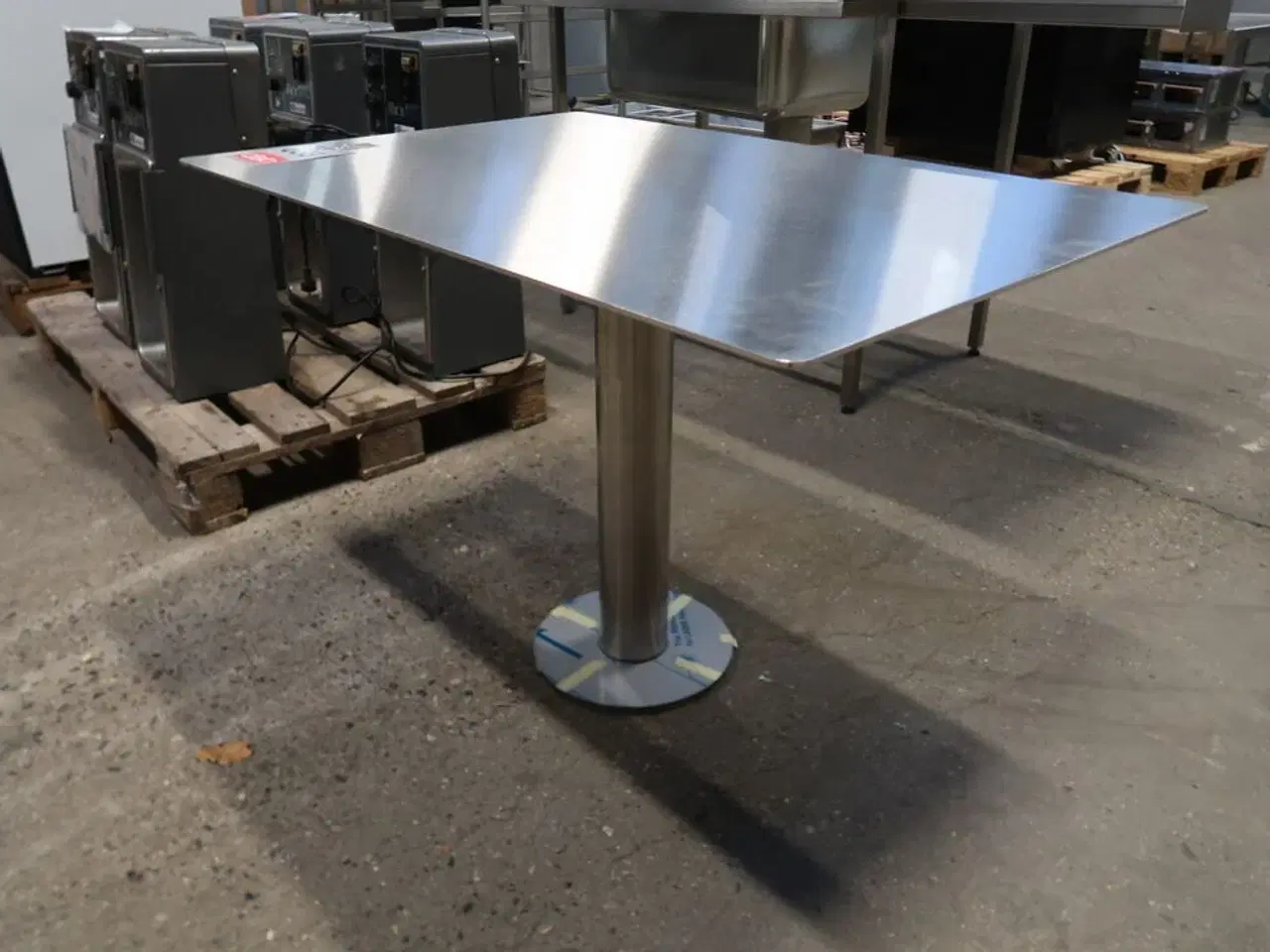 Billede 2 - Demo bordplade inkl bordben 4 pers. 1000 X 700 X 700 mm