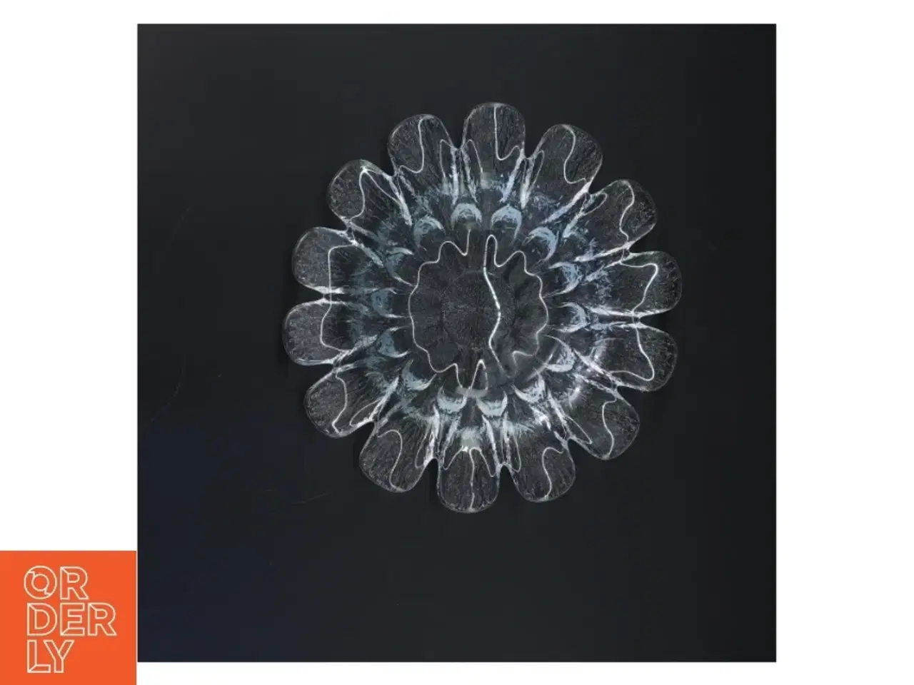 Billede 3 - Glas skål med blomsterdesign (str. Ø 23 cm)