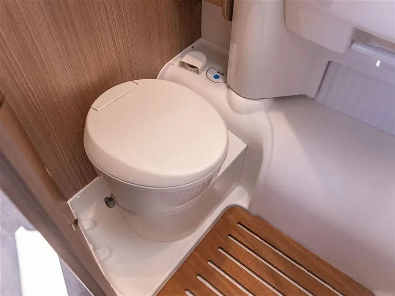 Billede 30 - 2021 - Carado I 338 Aut.   Topudstyret Helintegreret Carado med automatgear