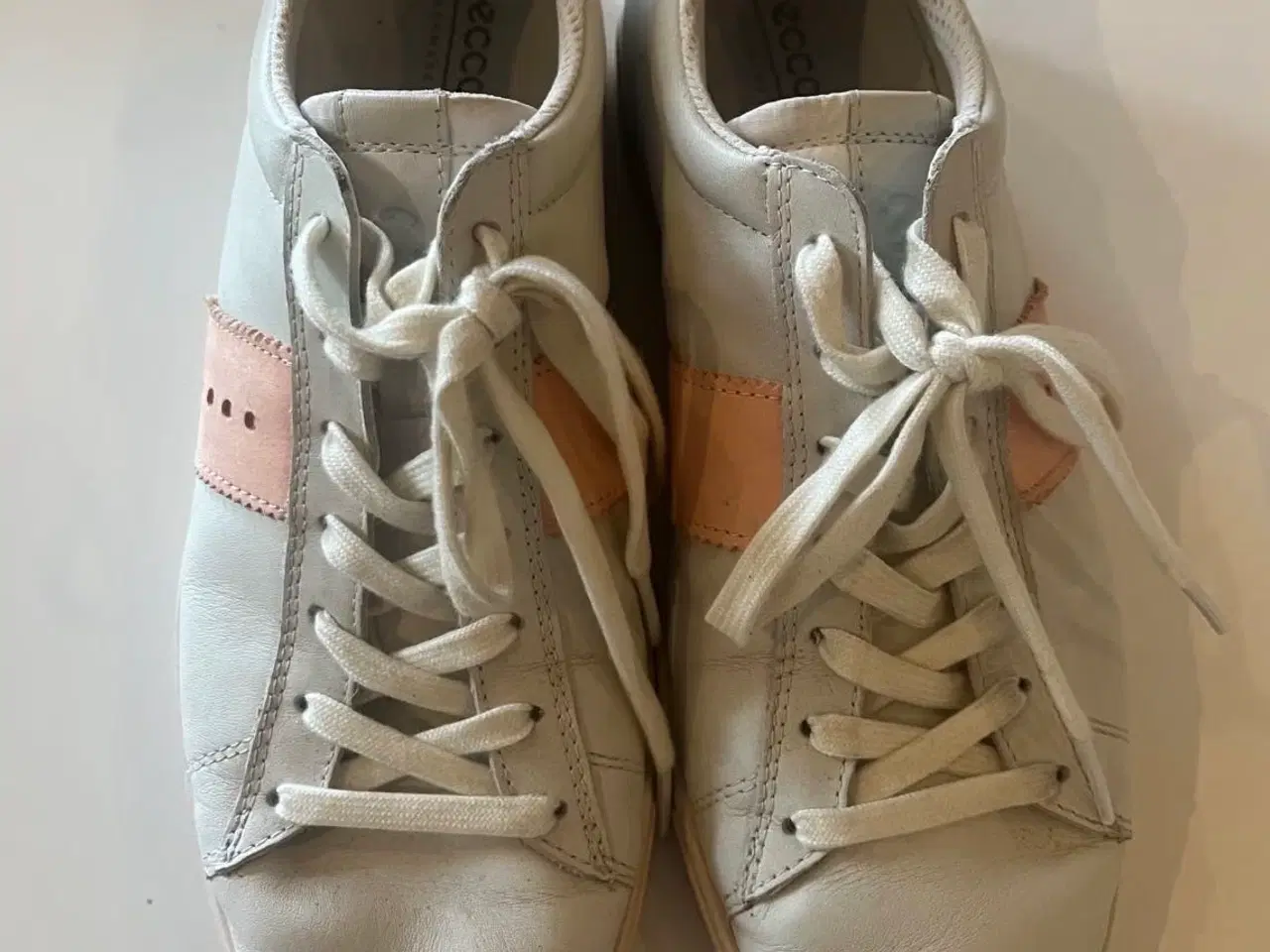 Billede 1 - Hvide og lyserrøde Ecco sneakers