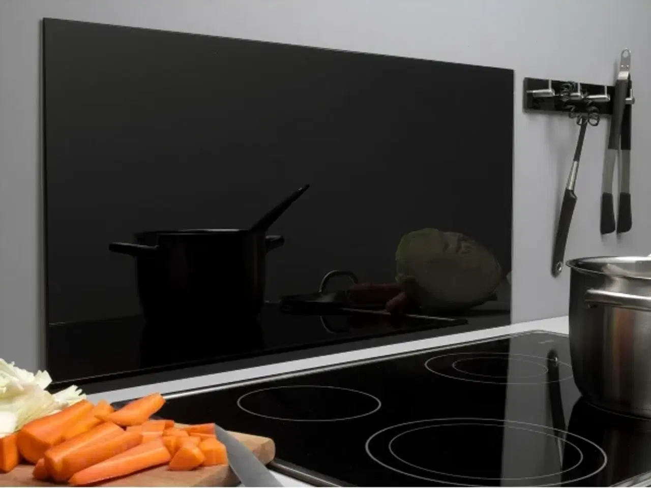 Billede 1 - Stænkplade Sort glas 90x45cm