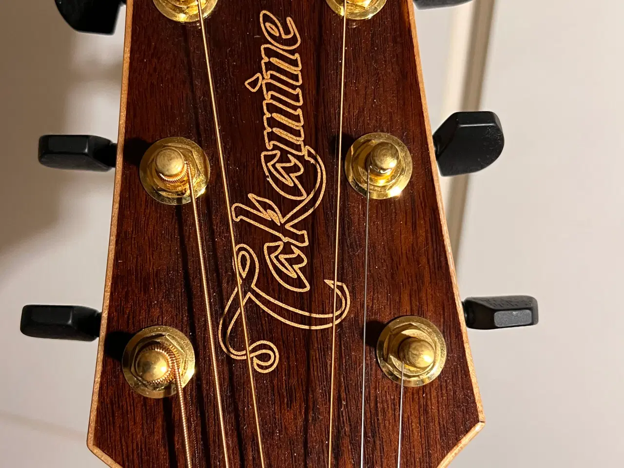 Billede 1 -  velholdt og flot Takamine guitar 