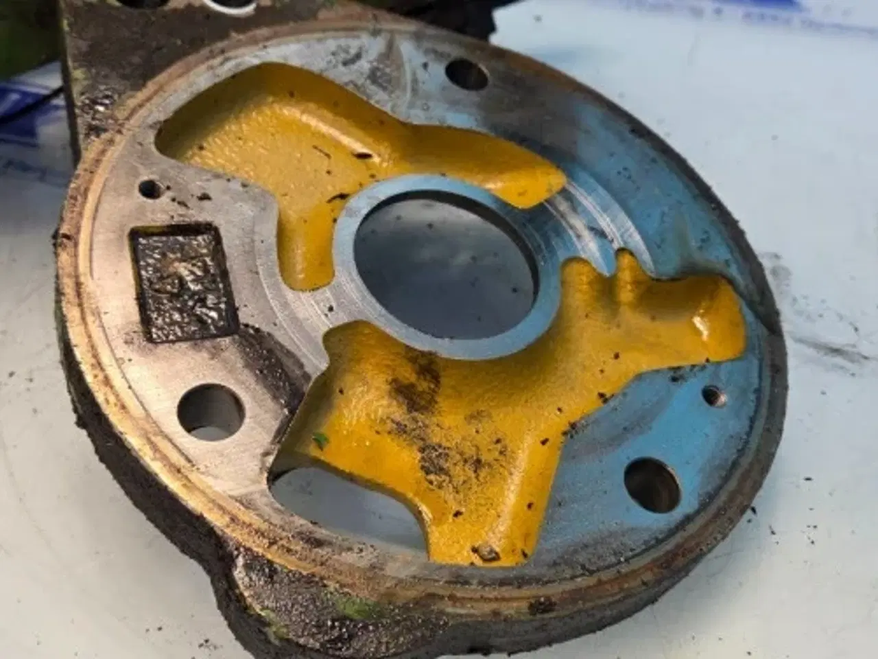 Billede 11 - John Deere 6300 Oliepumpe AL154091