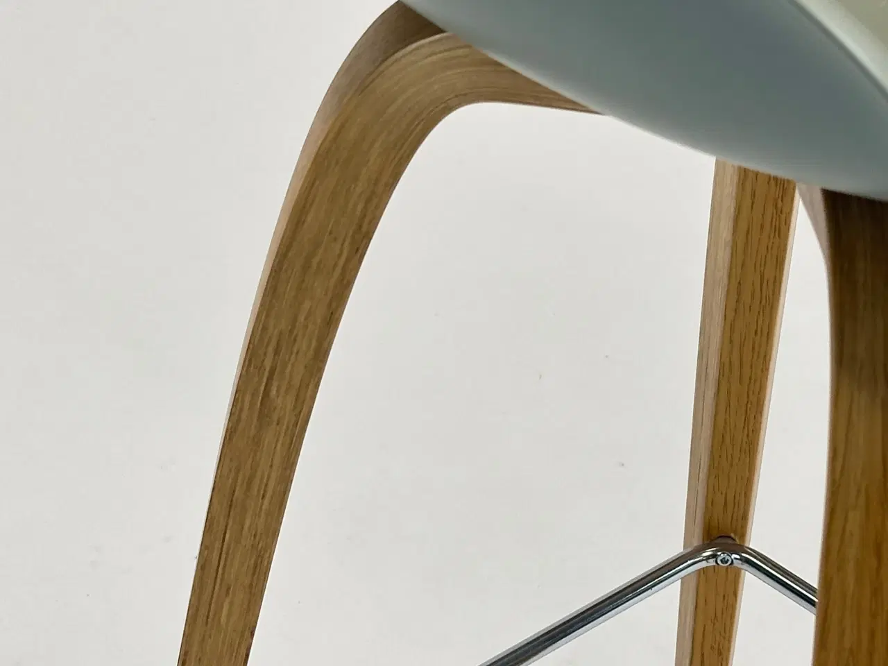 Billede 9 - GUBI 3D Bar Barstol – Mørkegrå med Træ Stel SH 78 cm