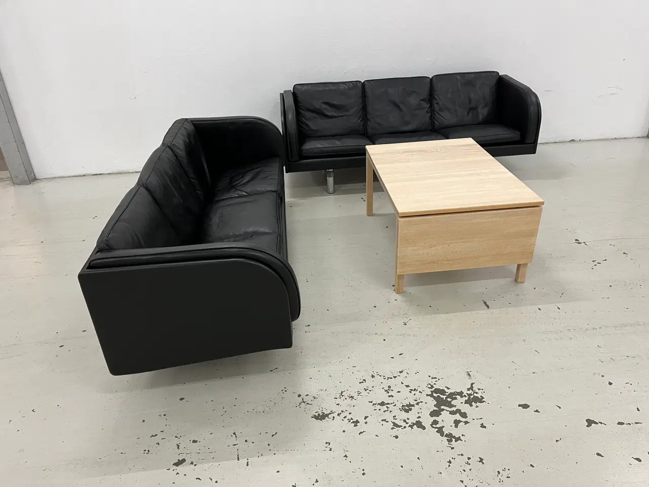 Billede 3 - JG3 2x3 Pers.Designer Sofaer i sort primo læder.