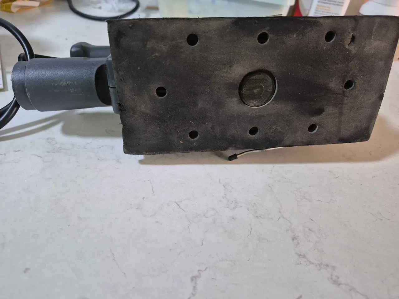 Billede 5 - Rystepudser PE-135 med en effekt på 135W. Den oper