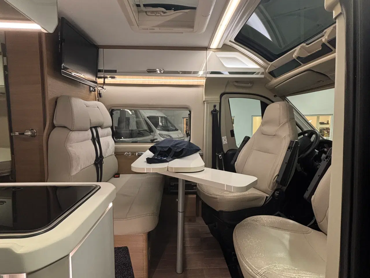 Billede 14 - Autocamper til salg - McLouis Menfys Prestige 4