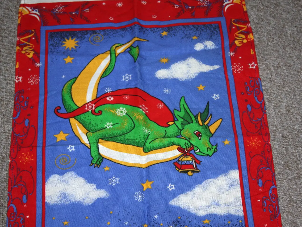 Billede 2 - Pynte viskestykker / dækkeserviet med dragon