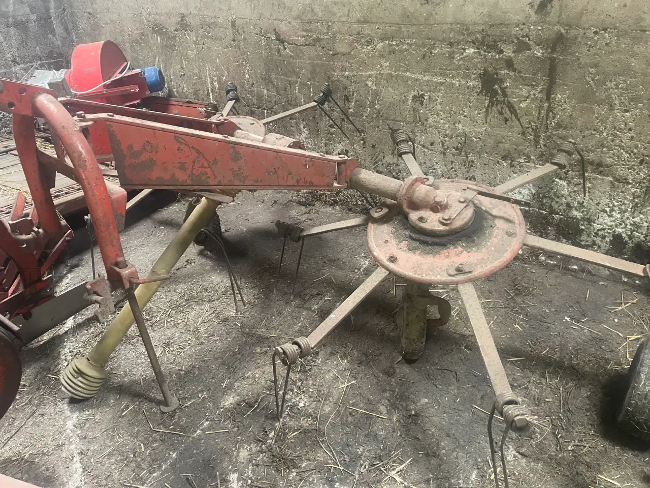 Billede 1 - Kuhn Høvender 