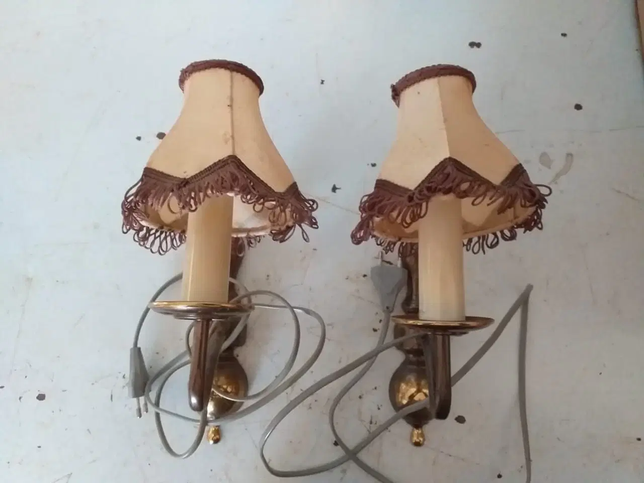 Billede 1 - 2 antikke lamper med skærme
