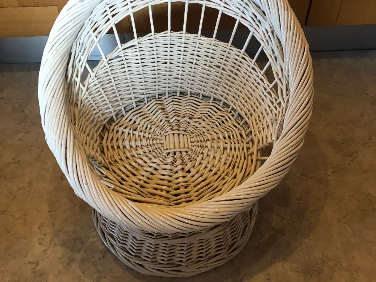 Billede 1 - Børnekurvestol hvid