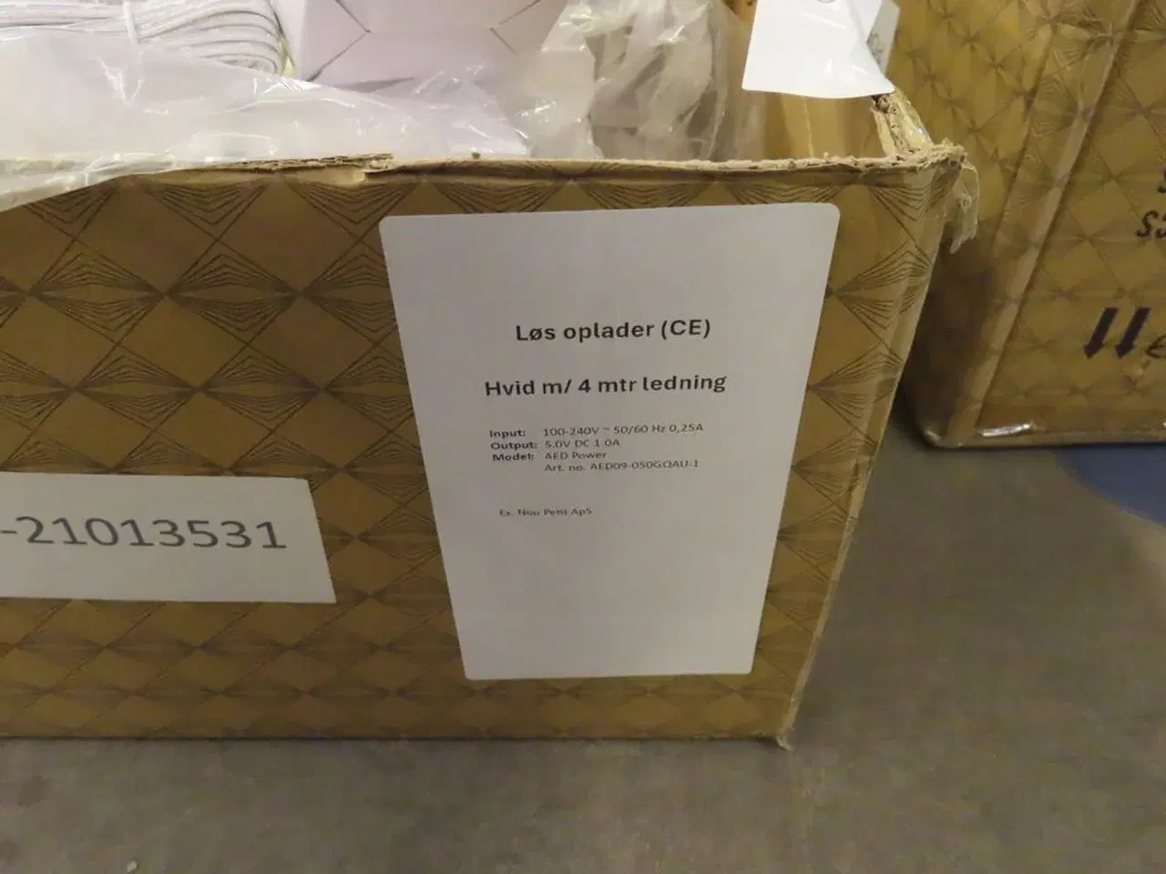 Billede 4 - kasse med oplader