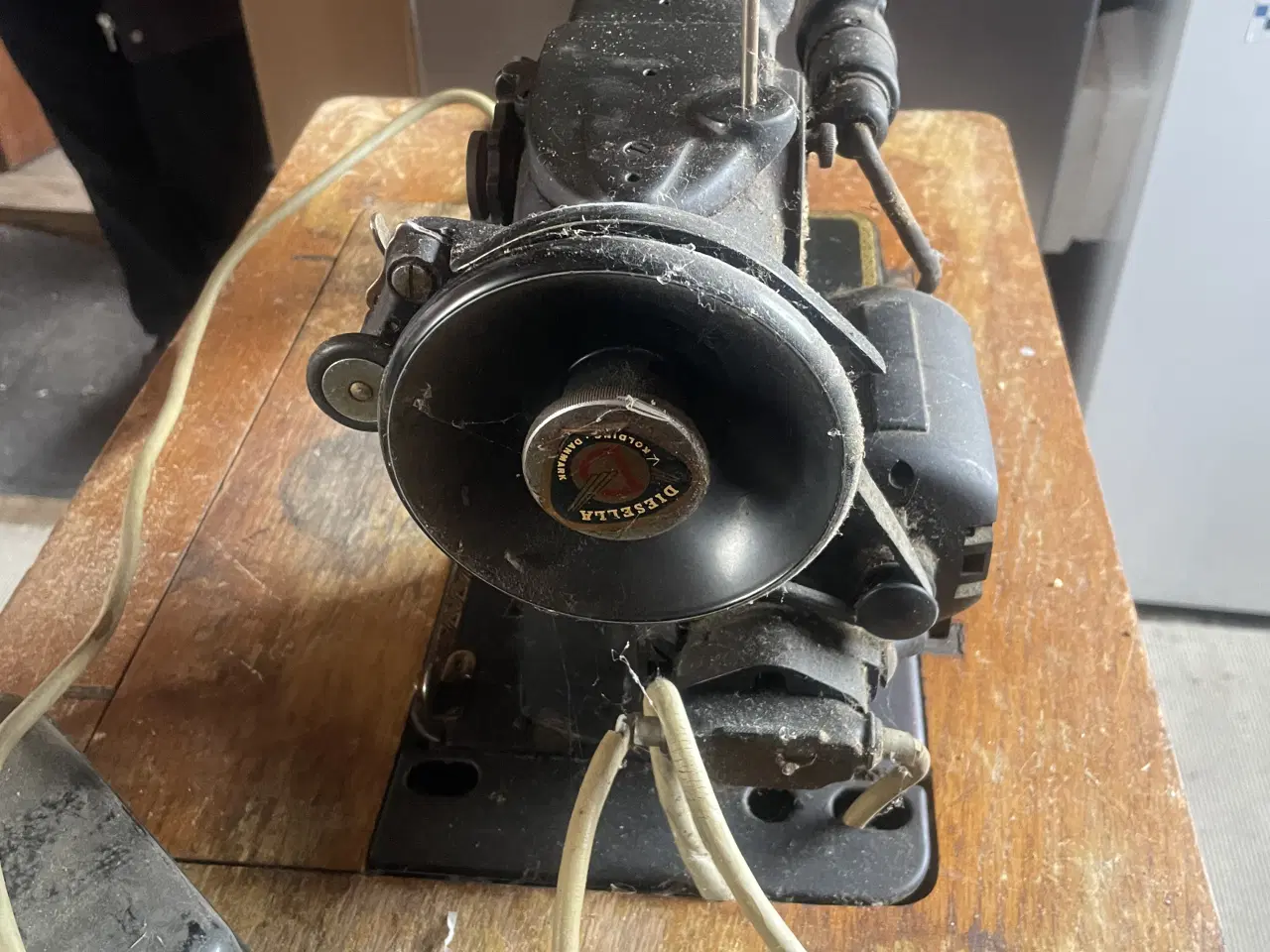 Billede 3 - Singer symaskine med bord