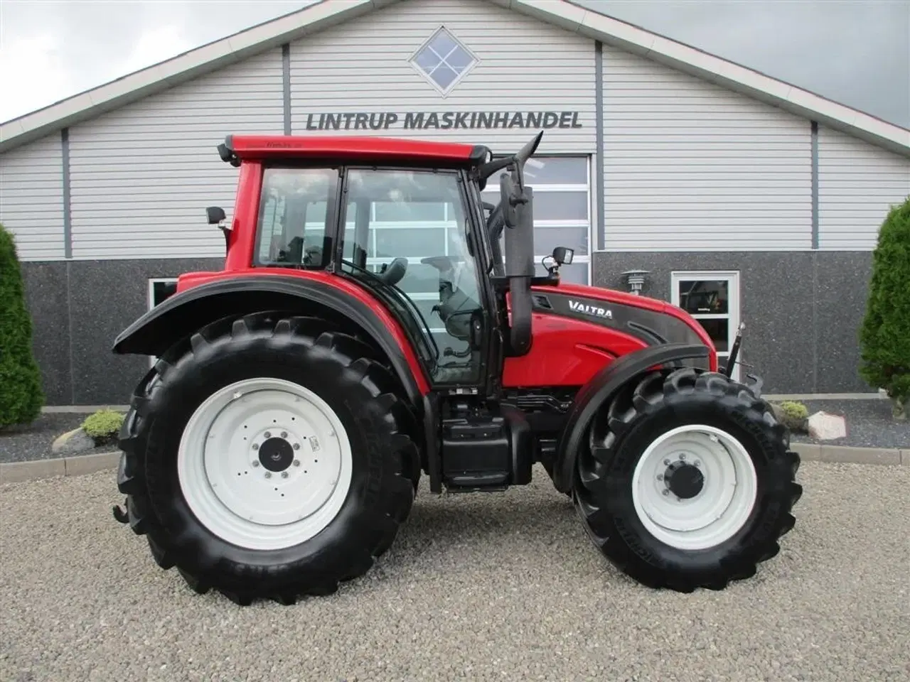 Billede 8 - Valtra N142 Med frontlift