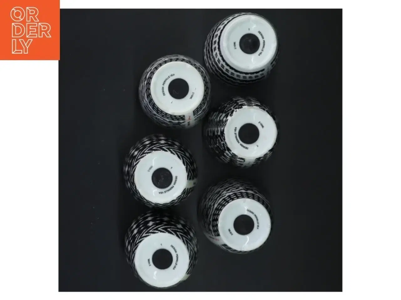 Billede 3 - Sæt med 6 mønstrede krus (str. Ø 8x11 cm)