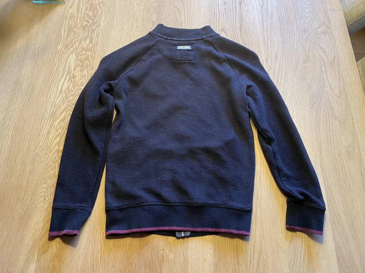 Billede 2 - Rigtig fin trøje med lynlås str. 134/140