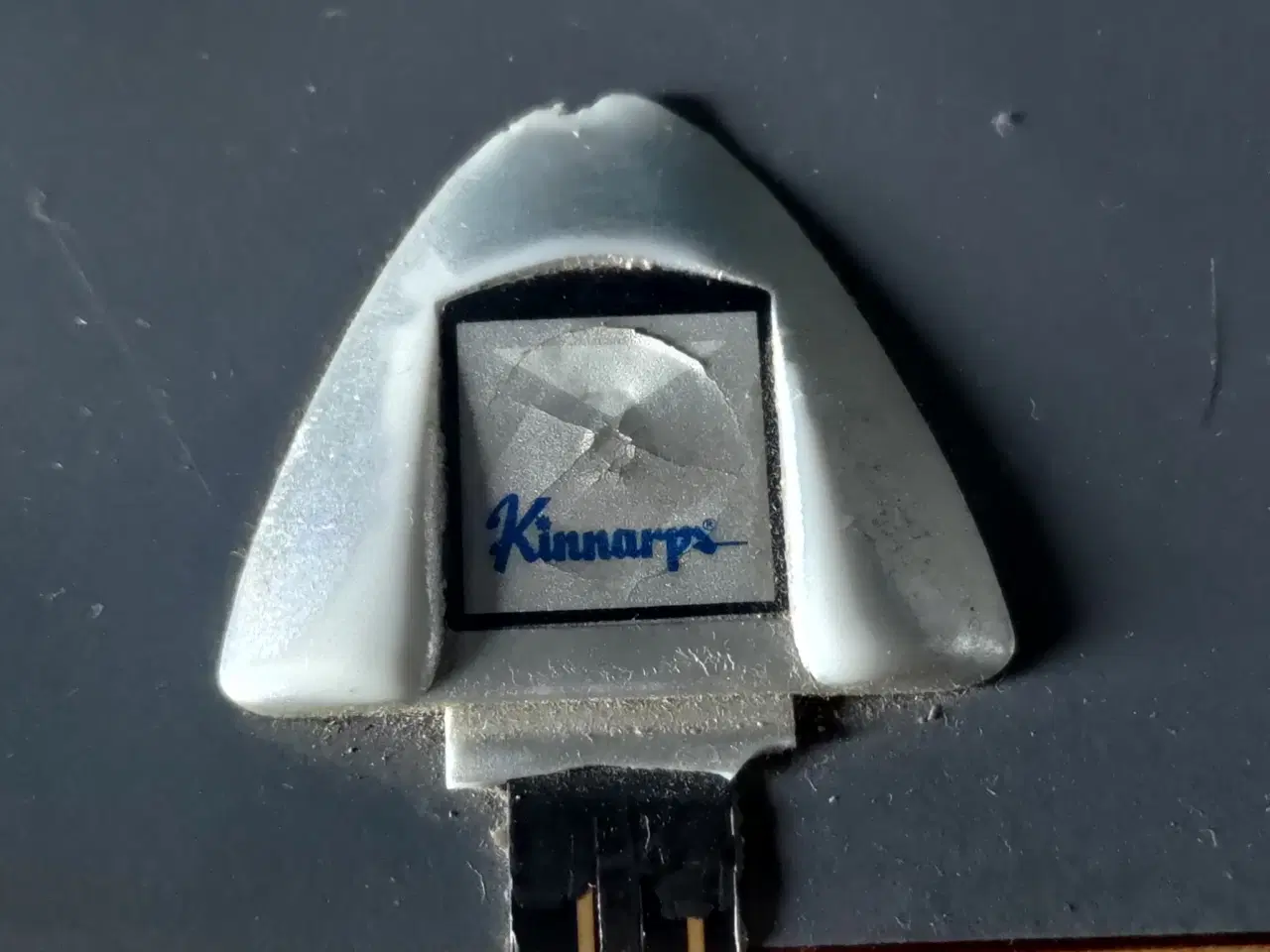 Billede 2 - Kinnarps elektrisk højdejusterbar skrivebord 