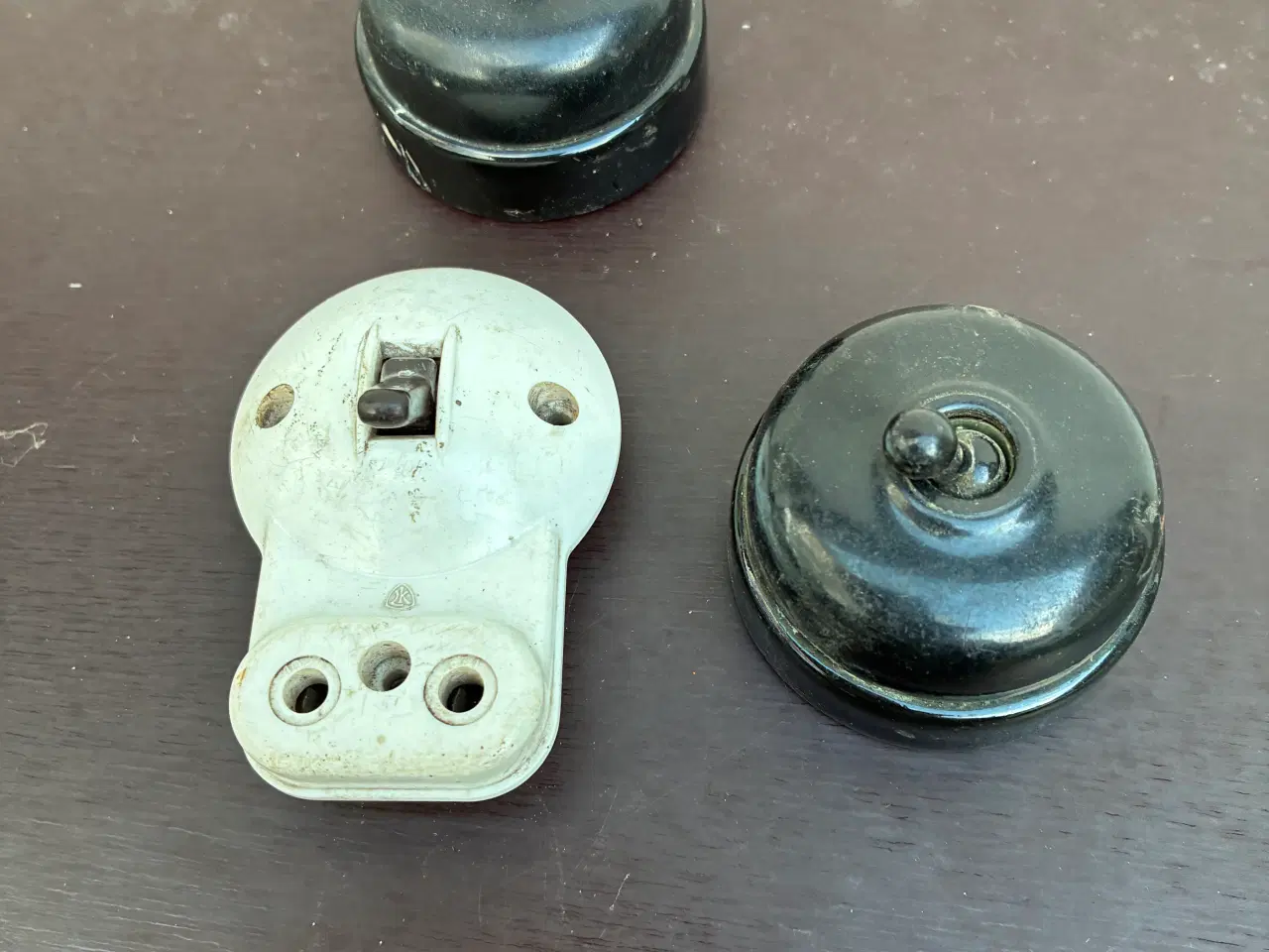 Billede 1 - 2 stk gamlle afbryder