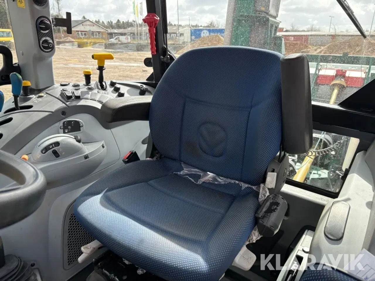 Billede 10 - Traktor New Holland T5.120 med græsklipper