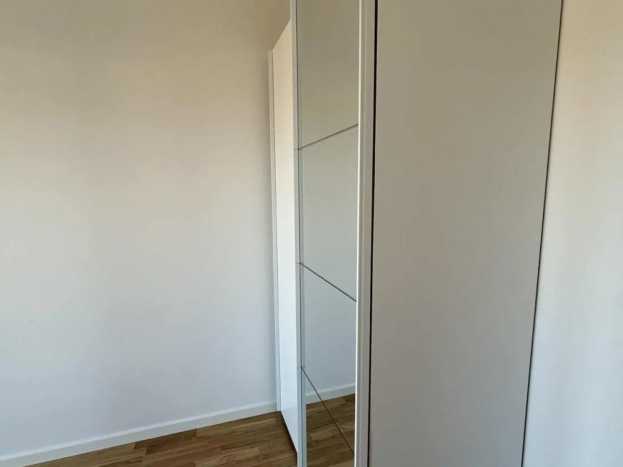 Billede 6 - Skab med skydelåger