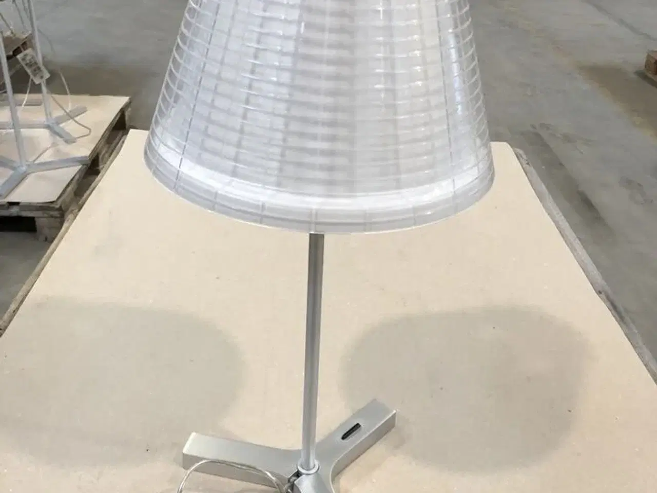 Billede 1 - 8 stk Marset Bordlamper Hvid/alustel (MOMSFRI)