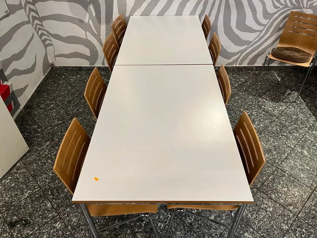Billede 4 - 2 stk. spisebord med 8 stk. stole