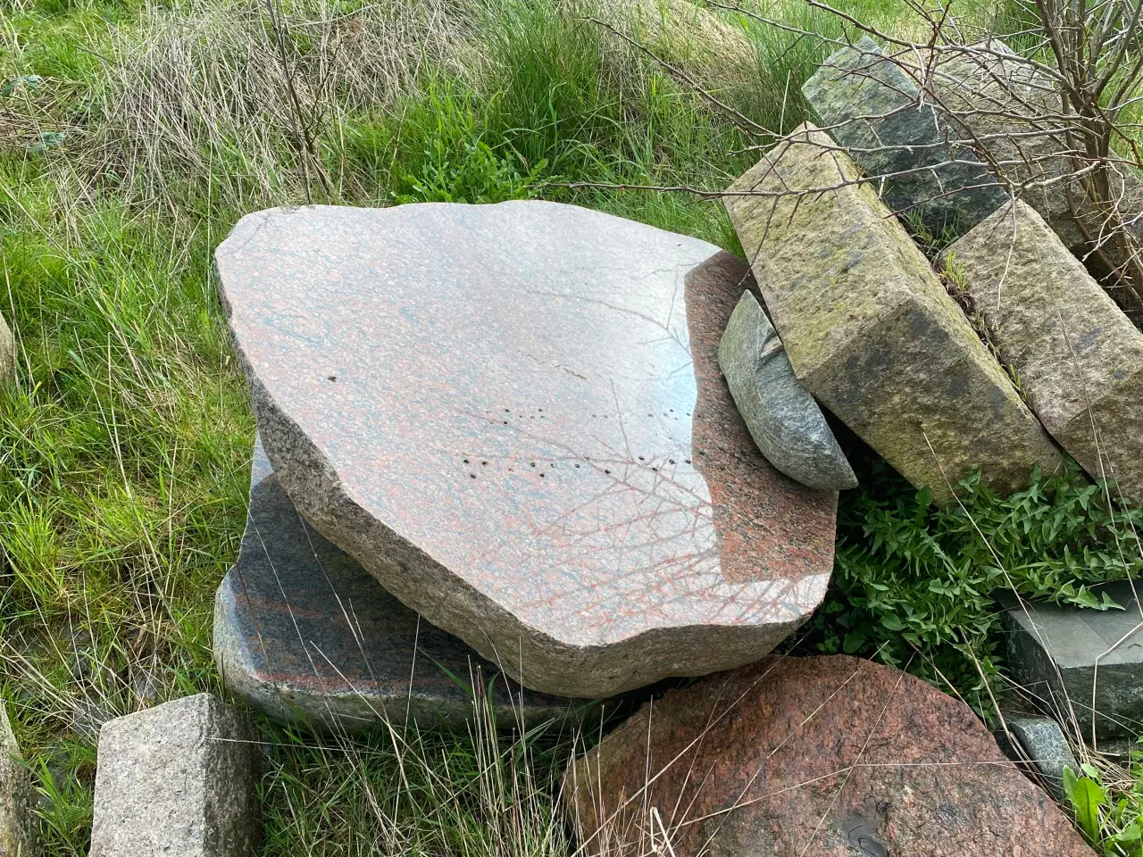 Billede 4 - Granitsten bortgives