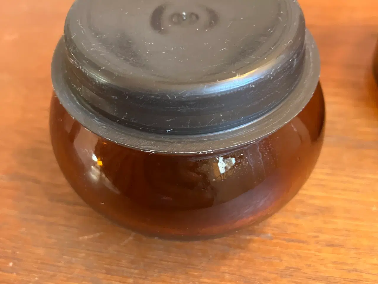 Billede 5 - Apotekerglas fra 1970'erne i brunt glas med låg.