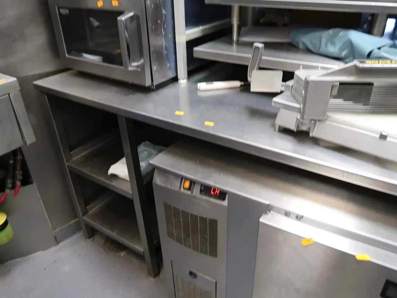 Billede 3 - Rustfri stålbord med indhold og varmeskuffe HATCO Drawer Warmer