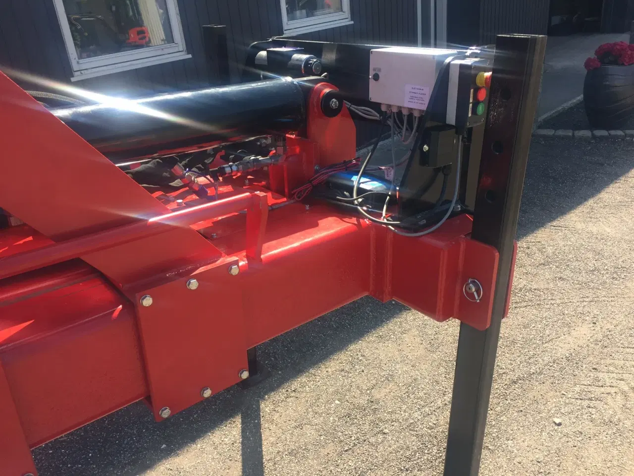 Billede 4 - 30 tons radiostyret brændeflækker til minilæsser