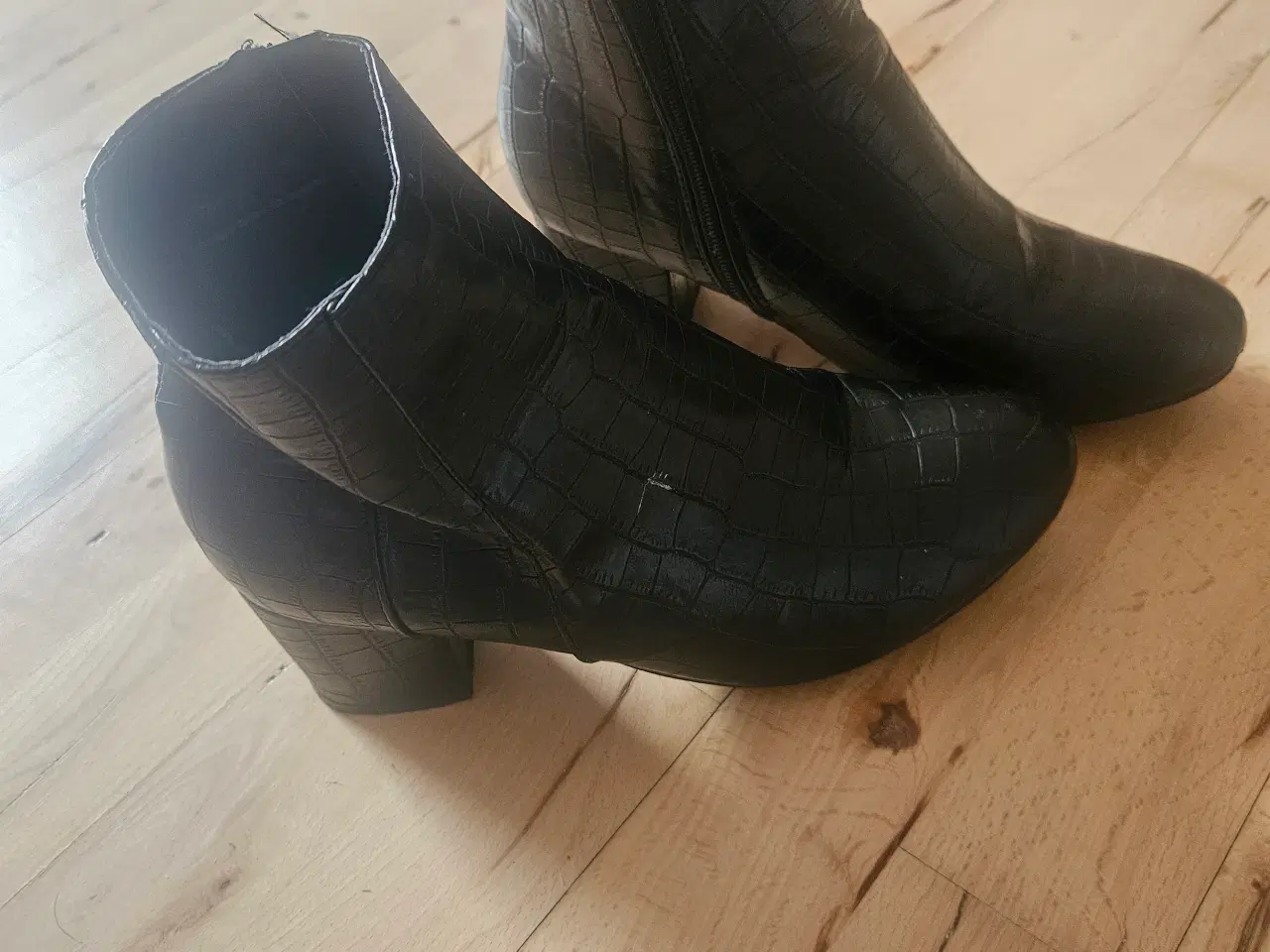 Billede 1 - Støvle med lynlås