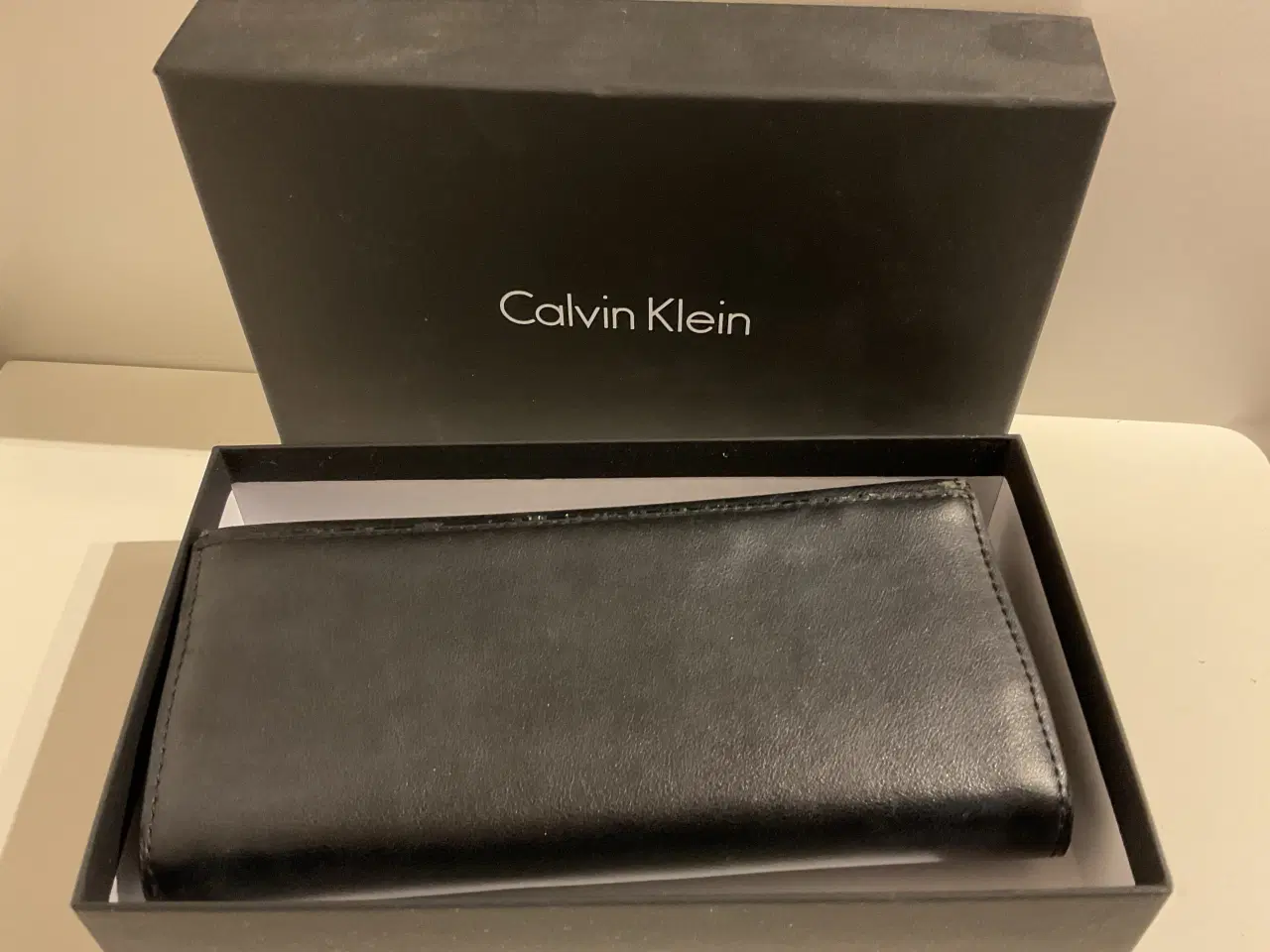 Billede 2 - Calvin Klein pung med plads til 12 kort