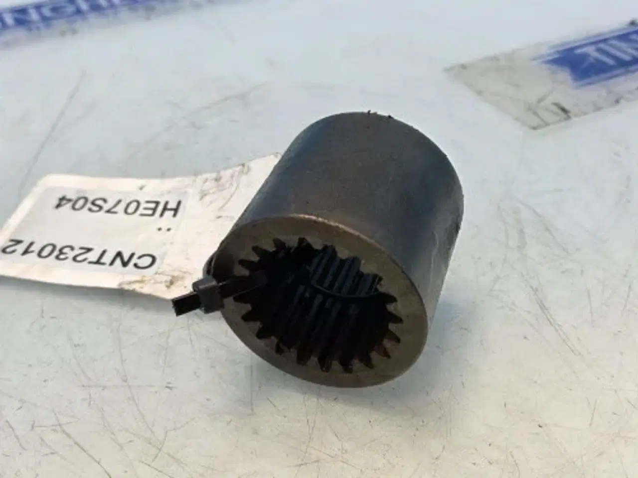 Billede 7 - New Holland TM190 Muffe 5176850