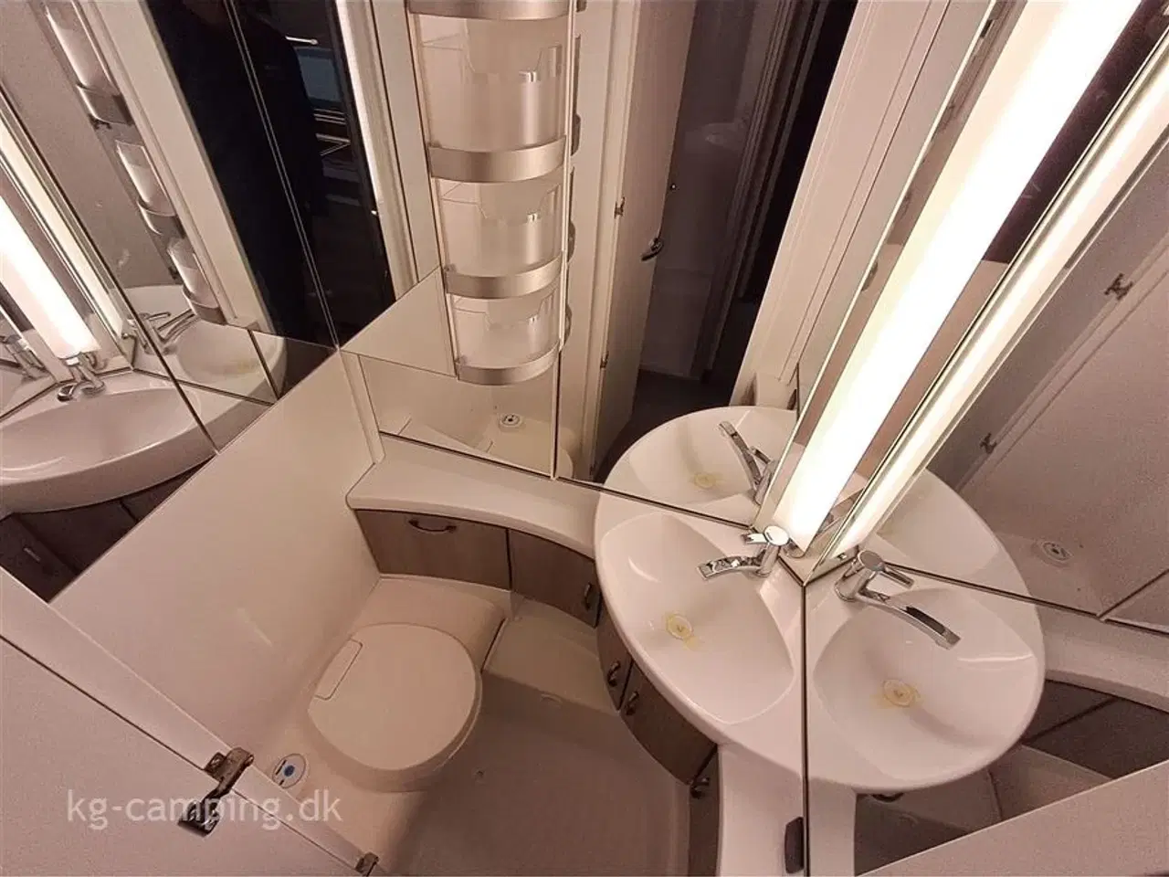 Billede 13 - 2023 - Hobby Prestige 650 UFF TILBUD nedsat med kr. 27.753,- | Lækker vogn med fritstående dobbeltseng - Kan opvejes til 2.200 kg.