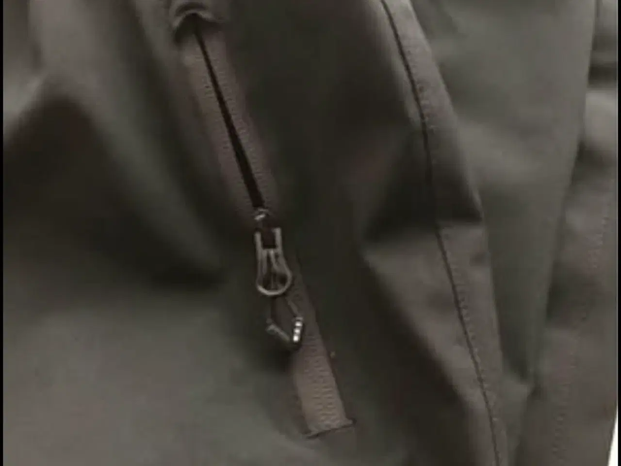 Billede 3 - Regnbukser næsten som nye -  str. 176/16 år