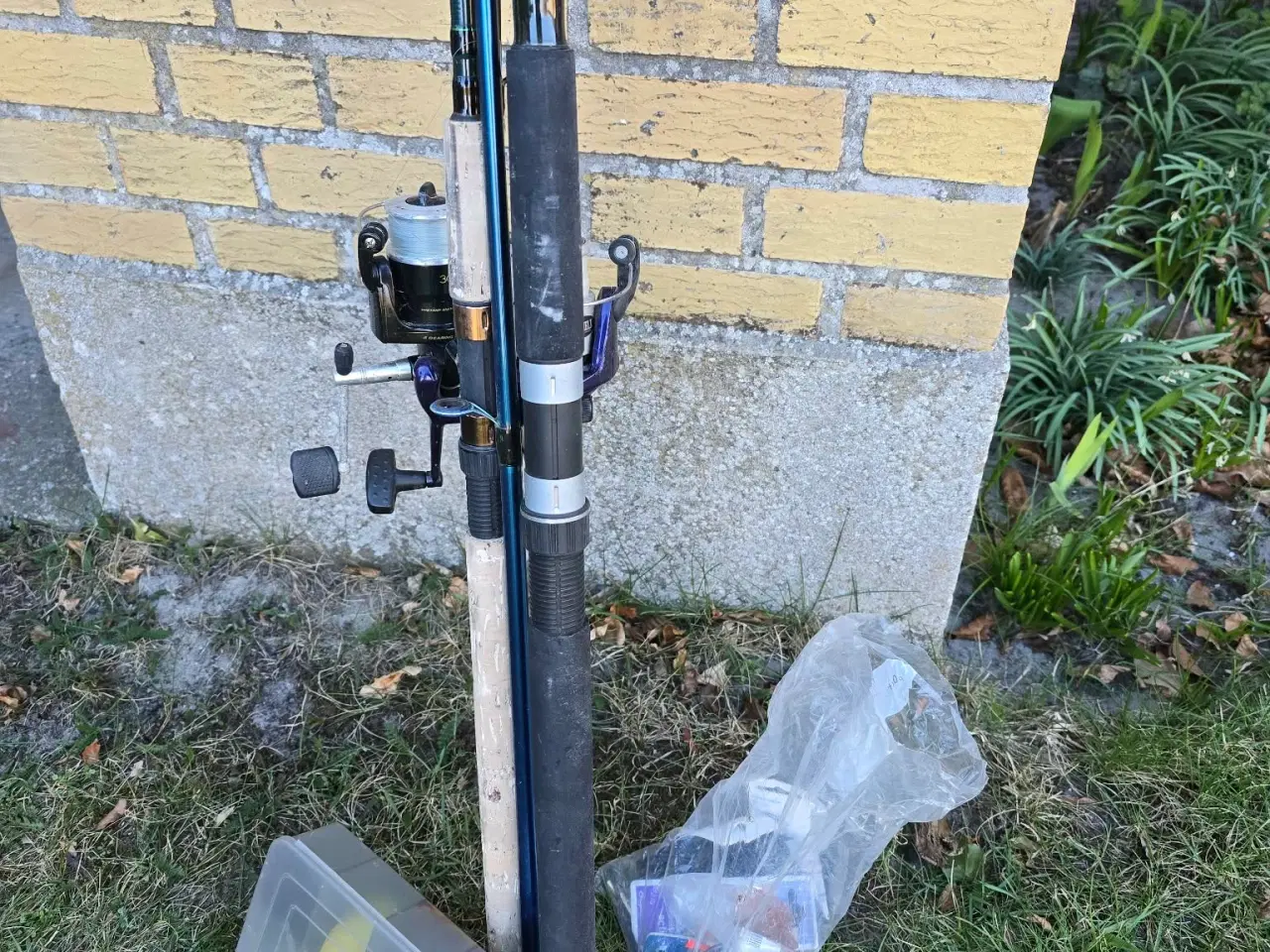 Billede 1 - 2 stk. fiskestænger med tilbehør