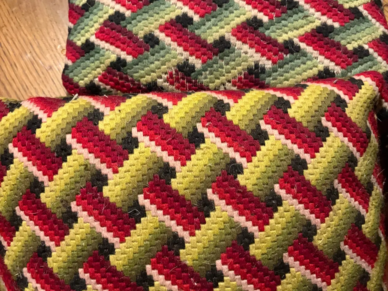 Billede 2 - Broderede puder