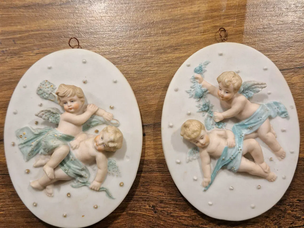 Billede 9 - Antikke relieffer I biscuit porcelæn 