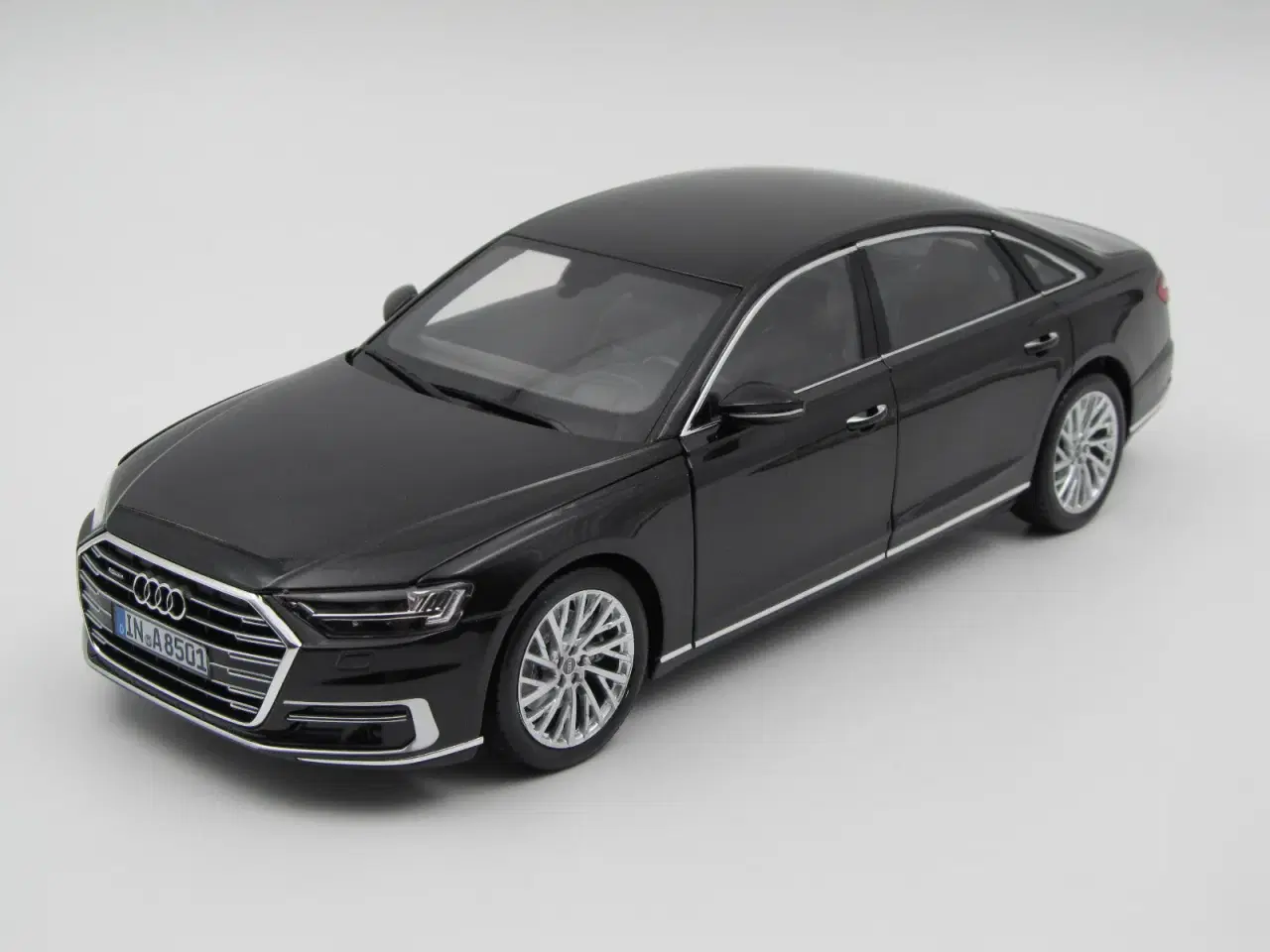 Billede 1 - 2018 Audi A8L Dealer Edition - 1:18