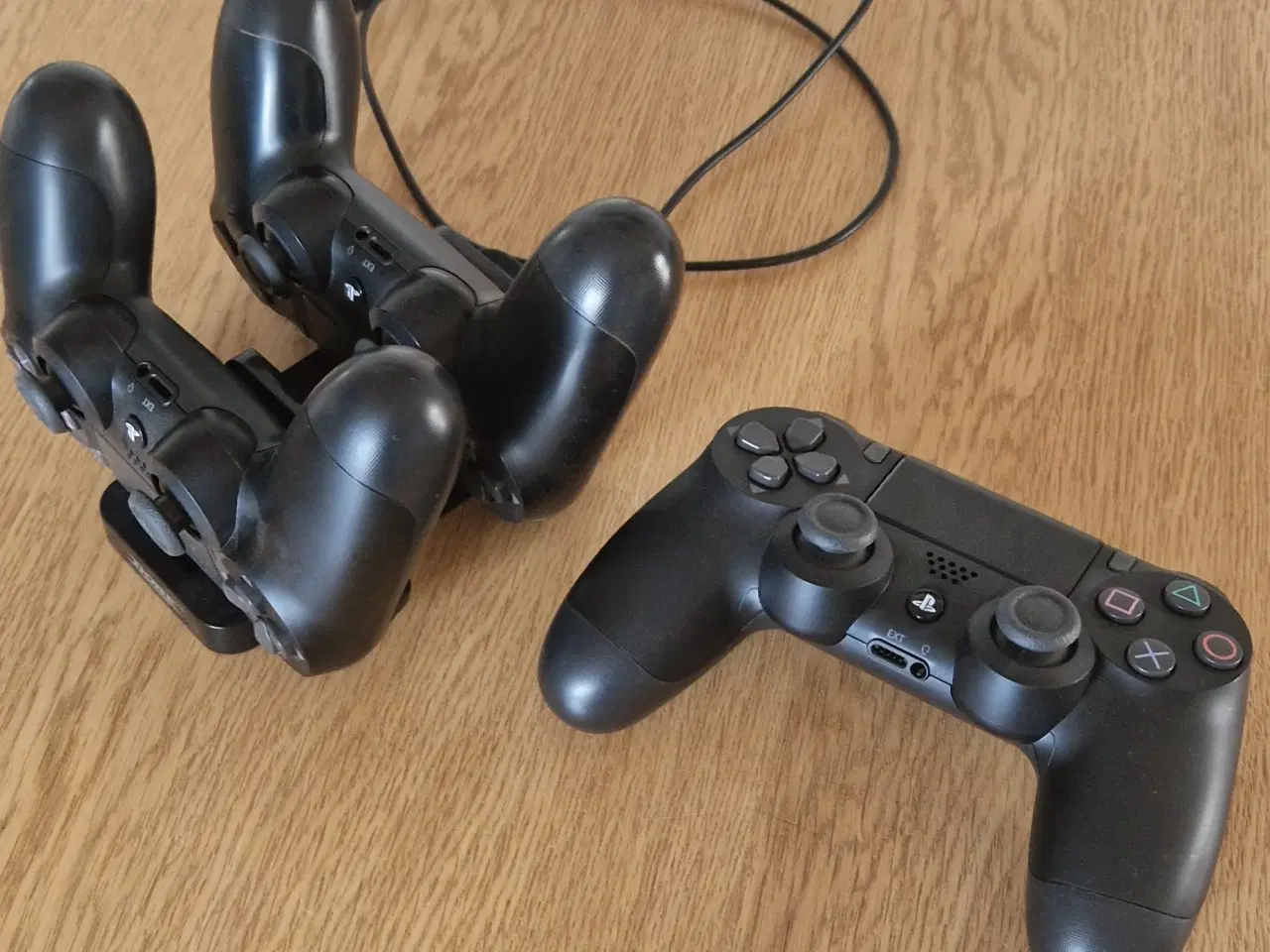 Billede 2 - Playstation 4 med tilbehør 