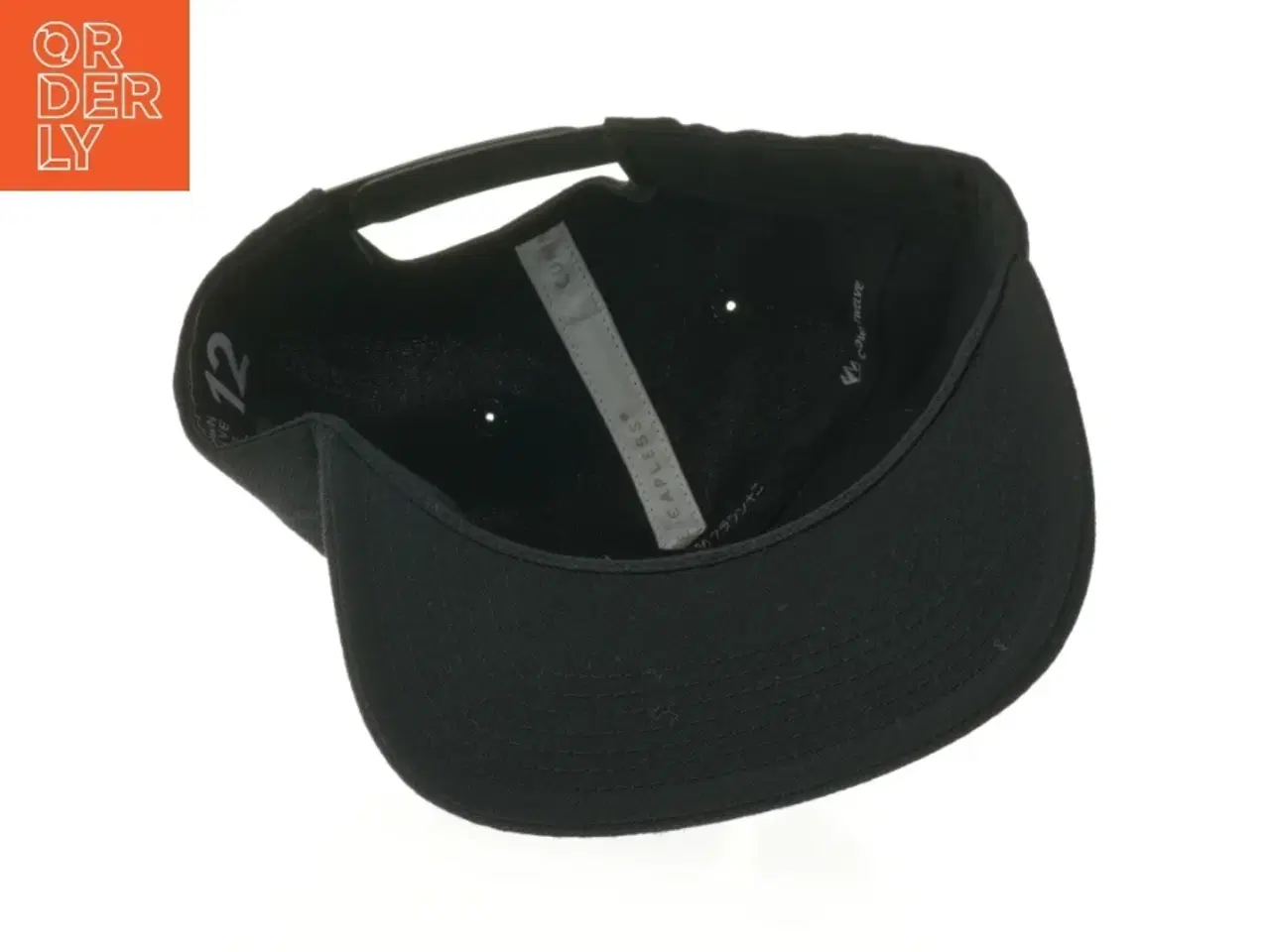 Billede 4 - Sort snapback kasket (str. 12)