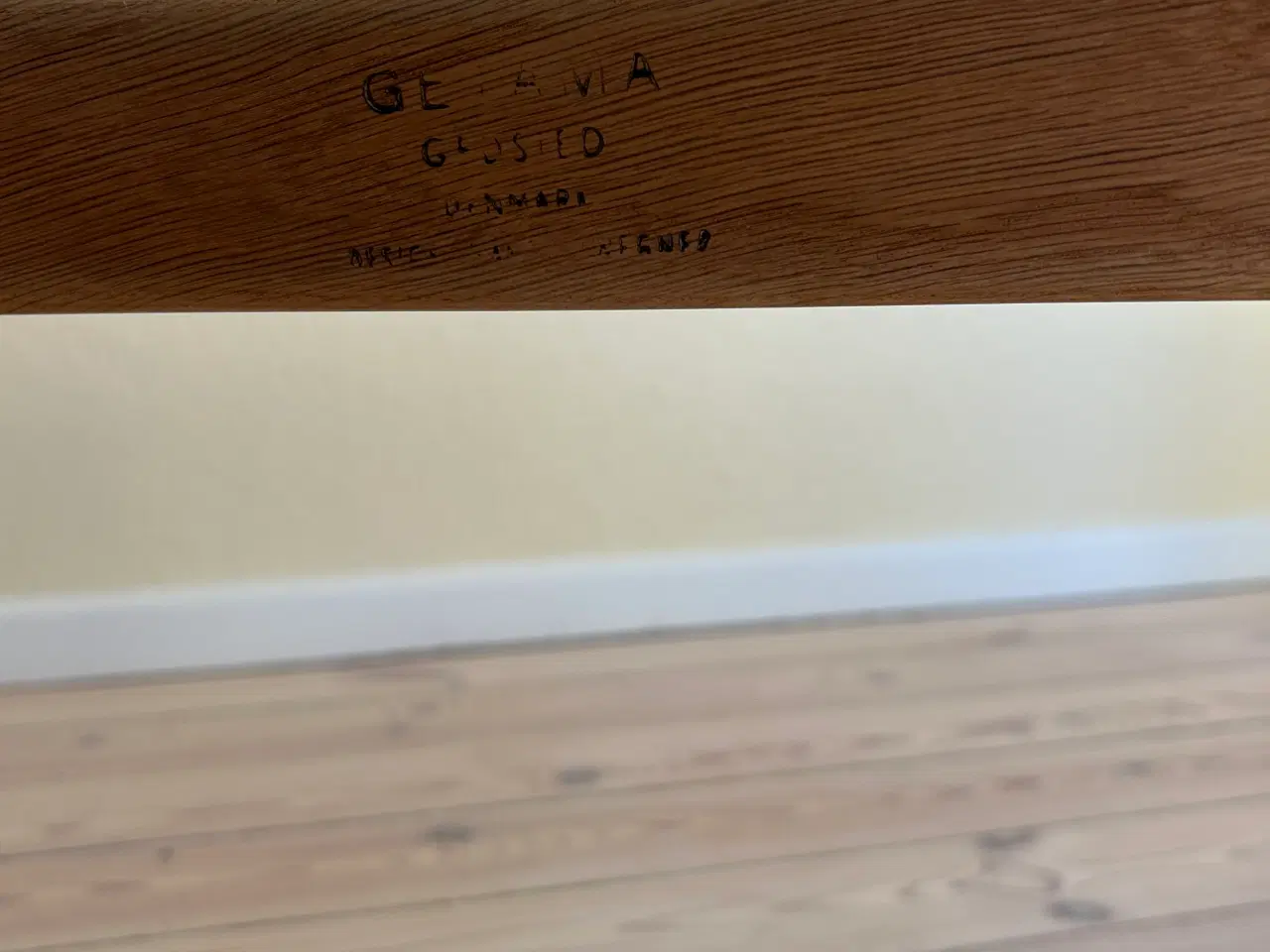 Billede 8 - Wegner gyngestol Nøglehullet