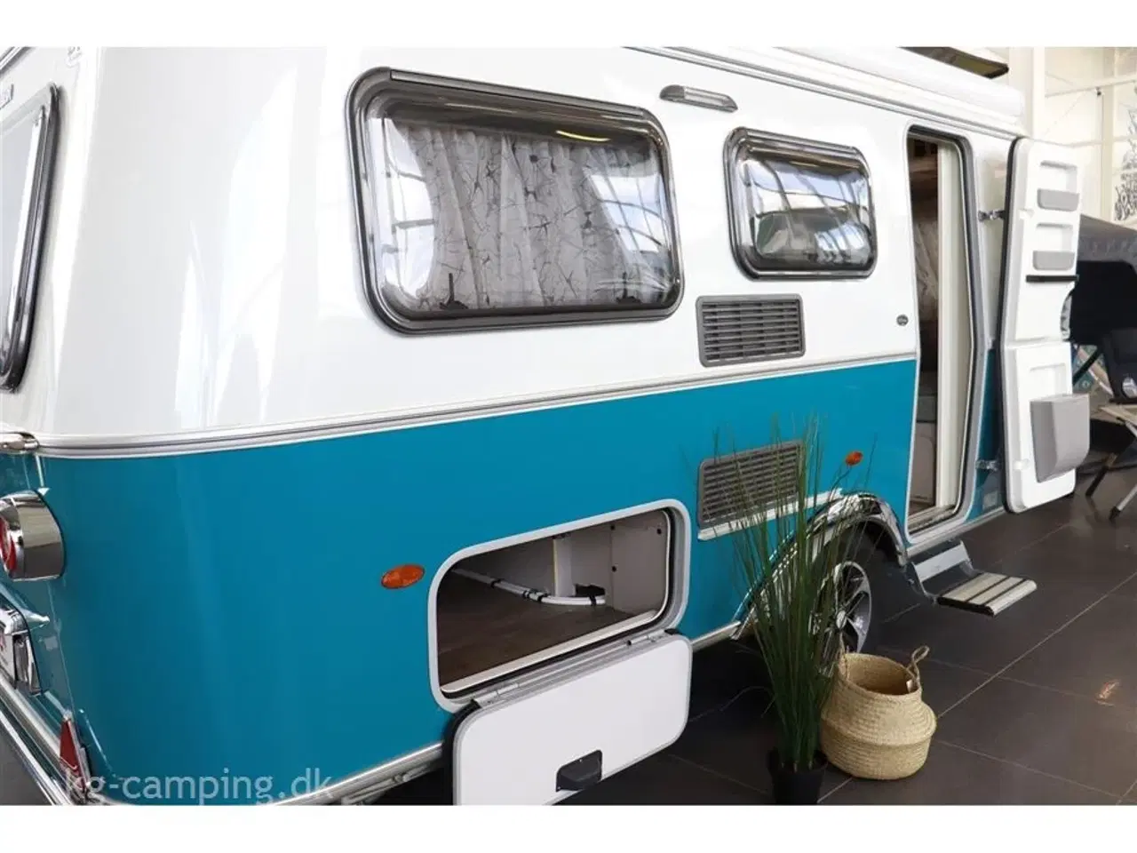 Billede 12 - 2024 - Eriba Touring 530 Urban Harbour Blue Edition   EFTERÅRSTILBUD nu nedsat med kr. 18.000,- | Populær rejsevogn - Harbour Edition med alt, hvad du kan tænke dig af udstyr.