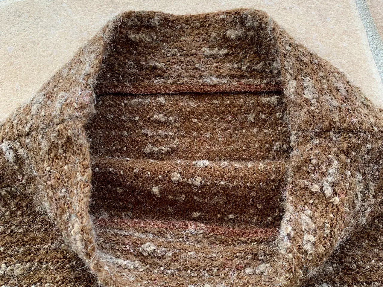 Billede 3 - Sweater i brunlig uld strikstof str. 44