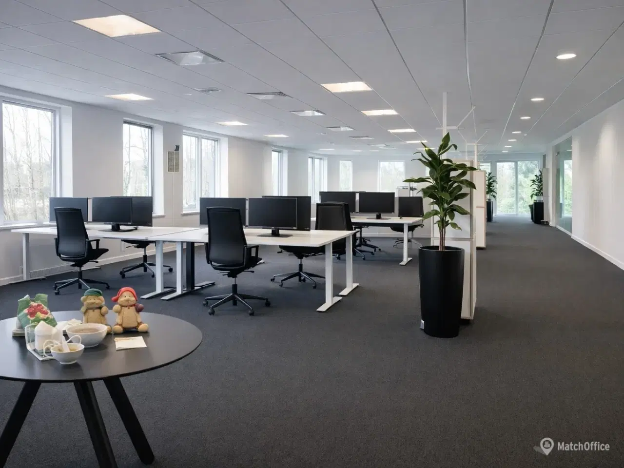 Billede 1 - Ledige kontorlejemål i flot ejendom